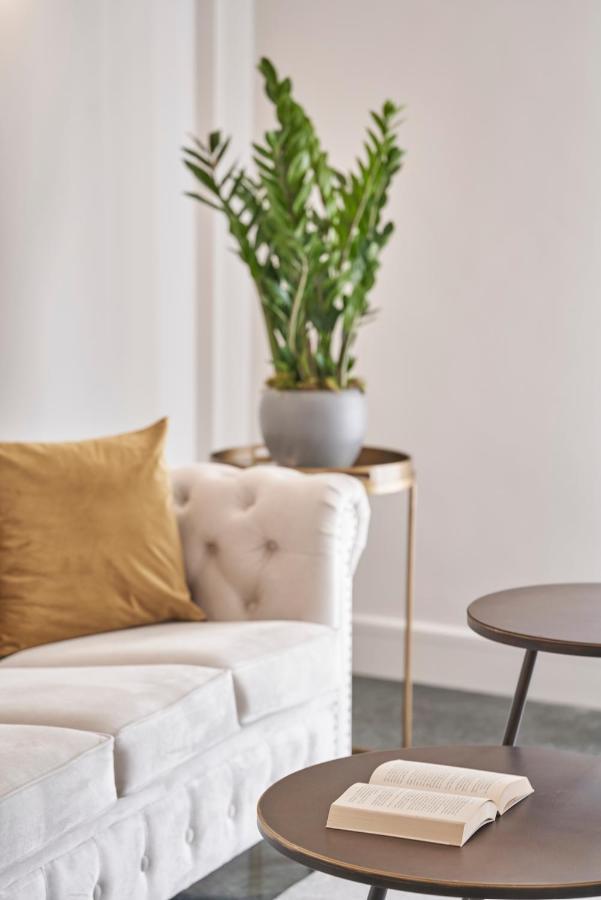 Chic N Bright 3Bd Apt With Hilton View Афины Экстерьер фото